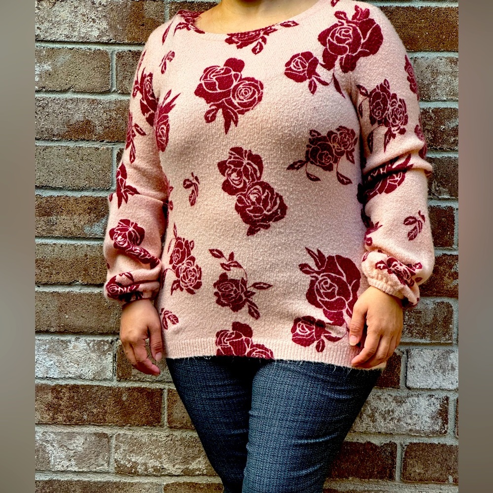 Elle Pink. Rose flower. Sweater. Pink. XSMALL